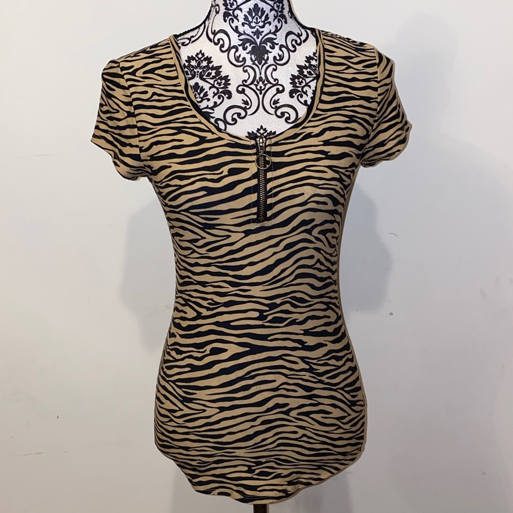 NWOT!! Zebra Animal Print 1/4 Zip Short Sleeve Baby Doll Top Size XS
